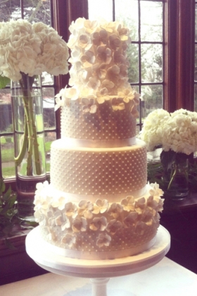 Hydrangea & Pearls Wedding Cake