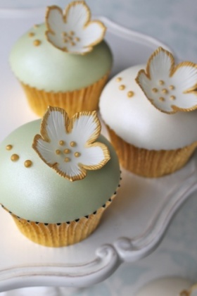 Gold & Green Cupcakes